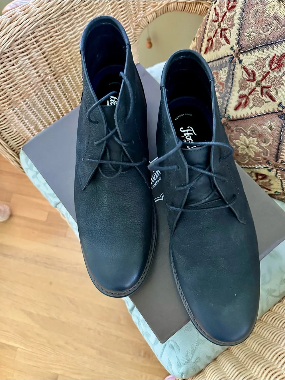 Mens Brand New Florsheim Chukka Boots